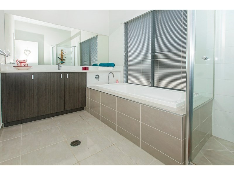 7 Hillsborough Place, Springfield Lakes QLD 4300