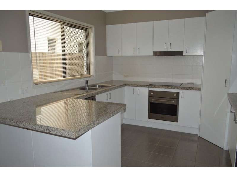 226 Lakeside Avenue, Springfield Lakes QLD 4300