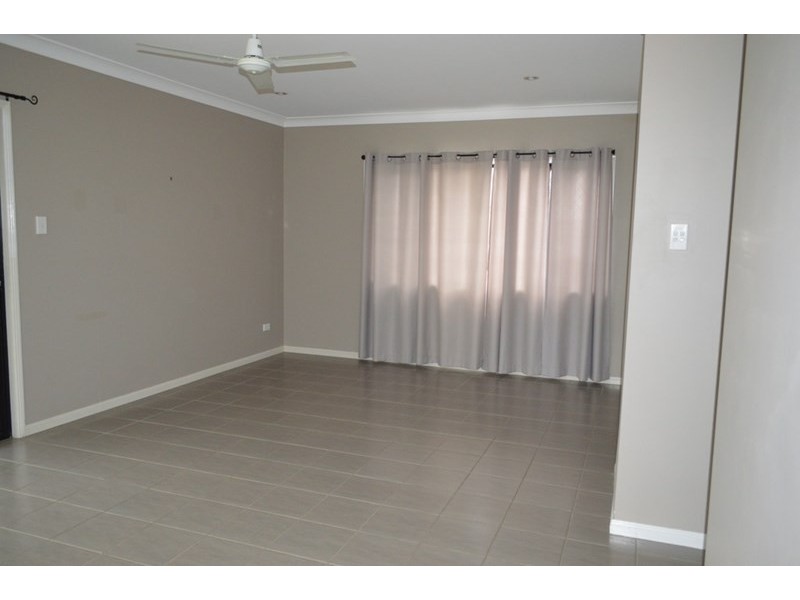 226 Lakeside Avenue, Springfield Lakes QLD 4300