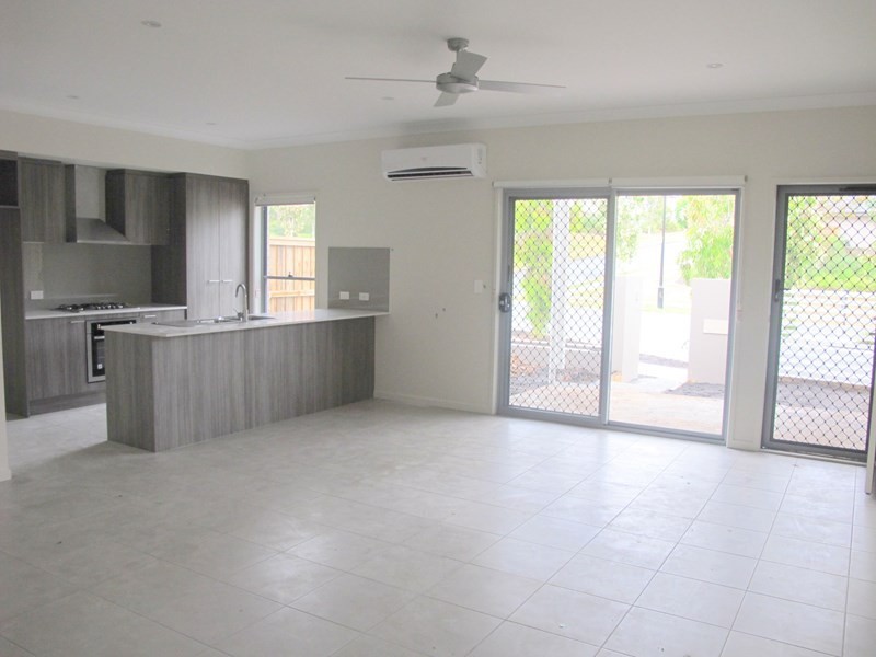 Unit 3,   4 Tea Trees Avenue, Springfield Lakes QLD 4300