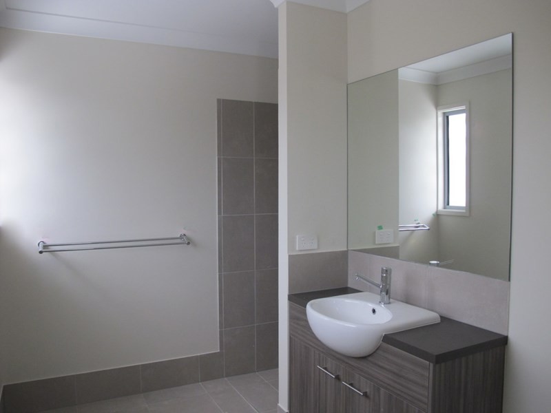 Unit 3,   4 Tea Trees Avenue, Springfield Lakes QLD 4300