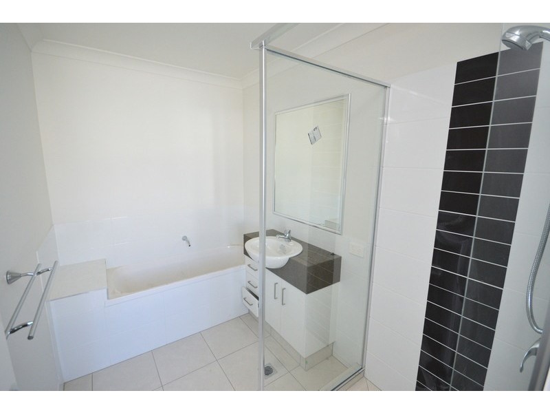 72 Parkland Drive, Springfield Lakes QLD 4300