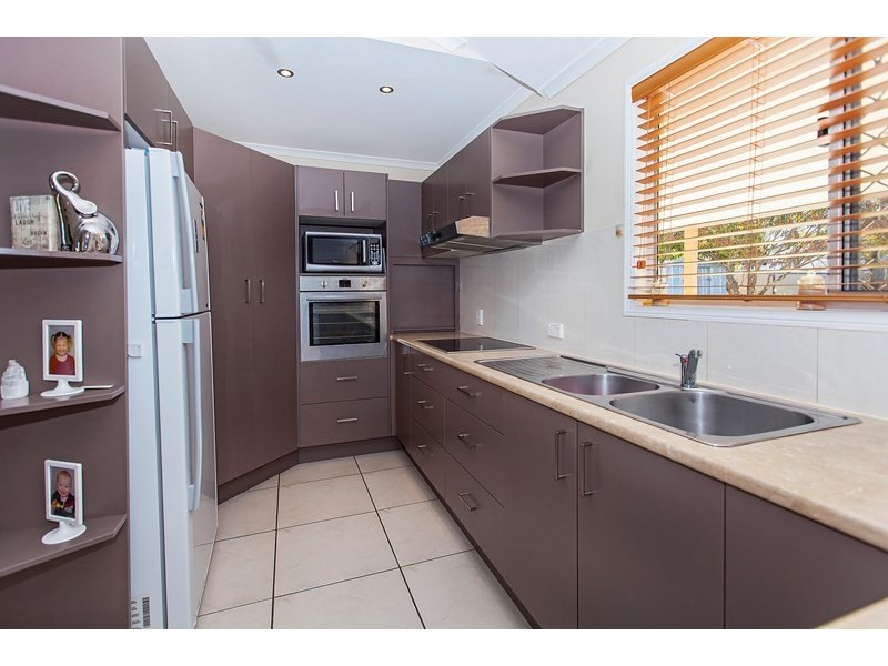 24 Phyllis Street, Eastern Heights QLD 4305