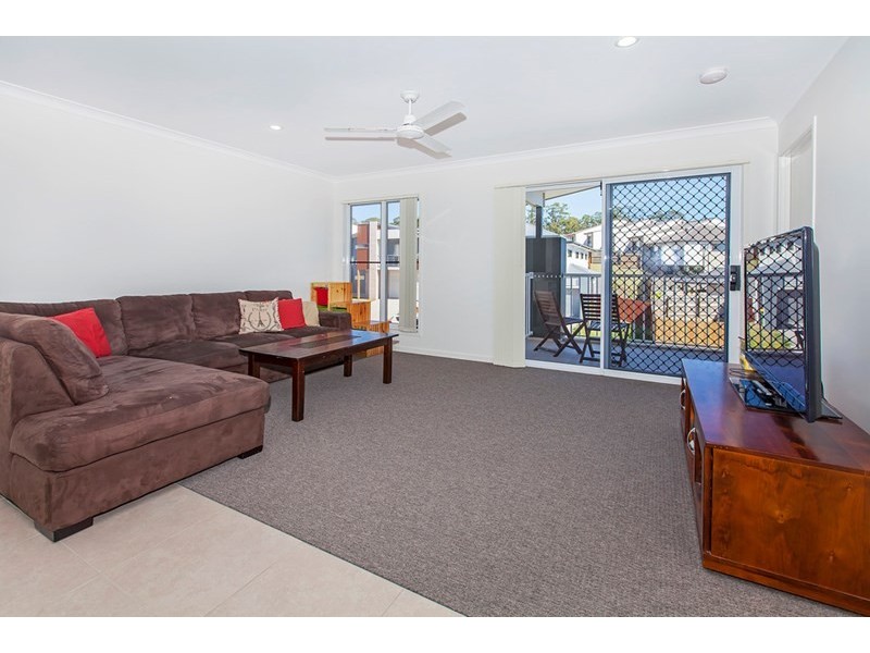 18 Oakmoss Drive, Springfield Lakes QLD 4300