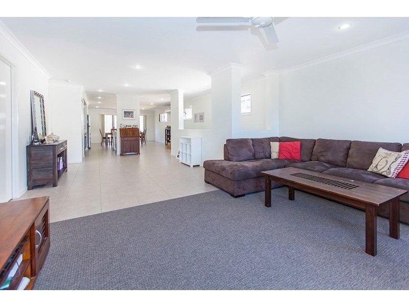 18 Oakmoss Drive, Springfield Lakes QLD 4300
