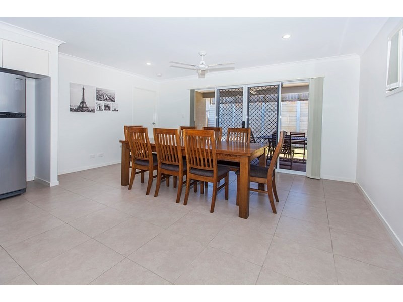 18 Oakmoss Drive, Springfield Lakes QLD 4300