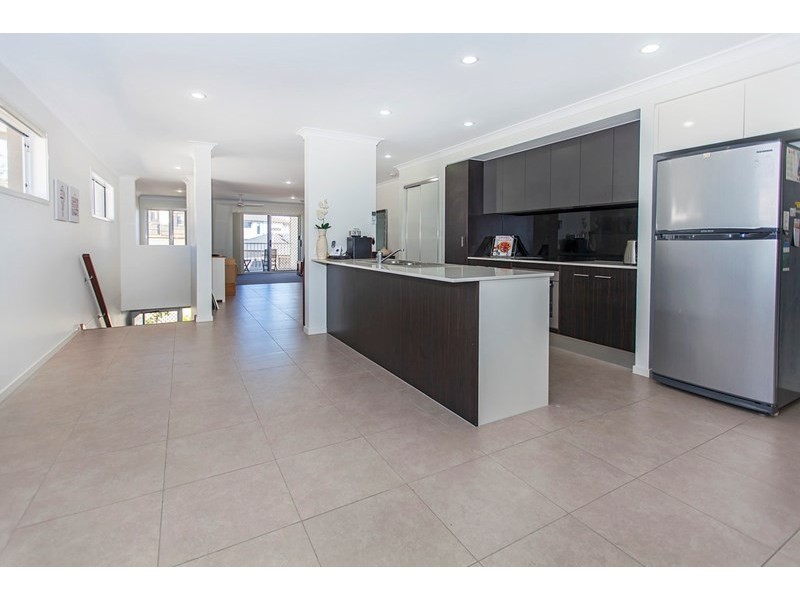 18 Oakmoss Drive, Springfield Lakes QLD 4300