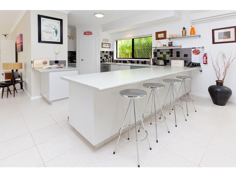 6 Fort Close, Springfield Lakes QLD 4300