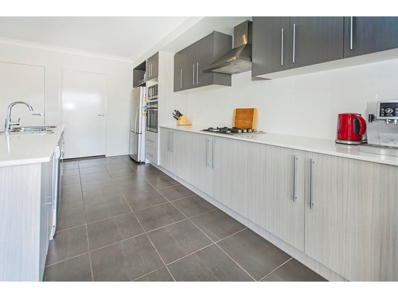 27 Laguna Crescent, Springfield Lakes QLD 4300