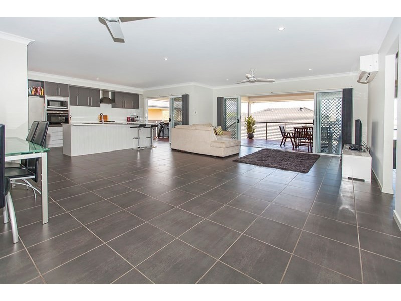 27 Laguna Crescent, Springfield Lakes QLD 4300