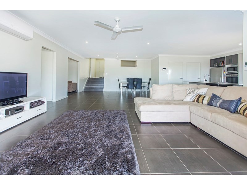 27 Laguna Crescent, Springfield Lakes QLD 4300