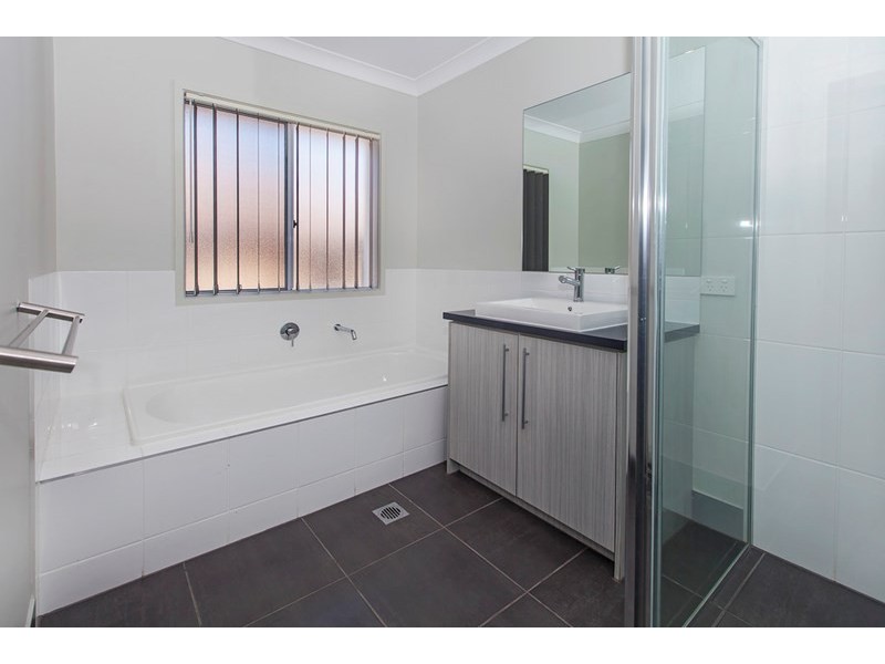 27 Laguna Crescent, Springfield Lakes QLD 4300