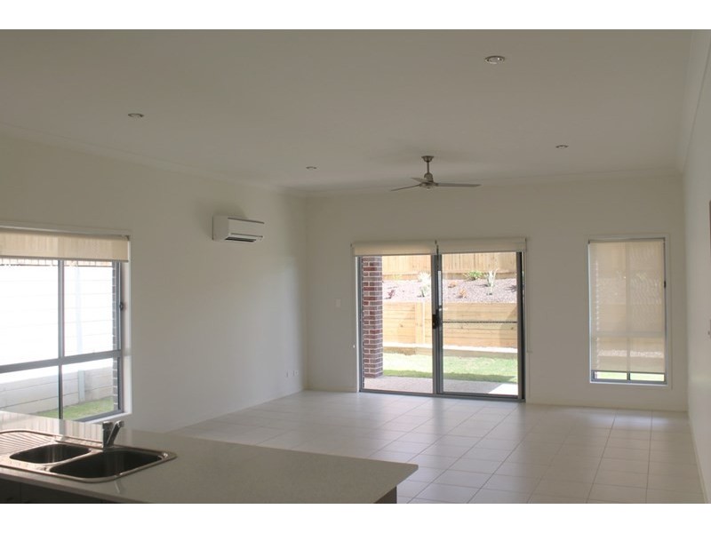 6 Lindwall Court, Springfield Lakes QLD 4300