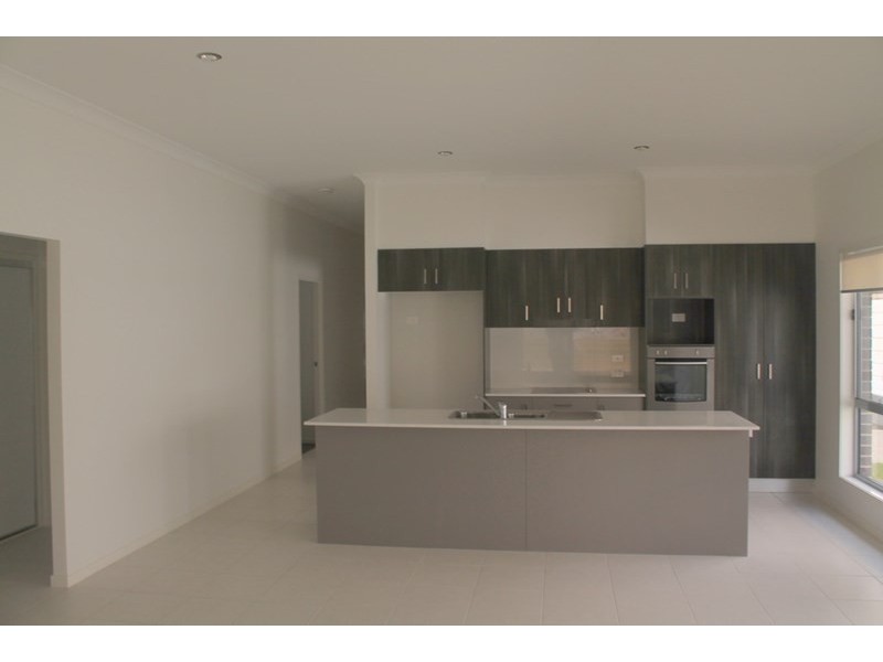 6 Lindwall Court, Springfield Lakes QLD 4300