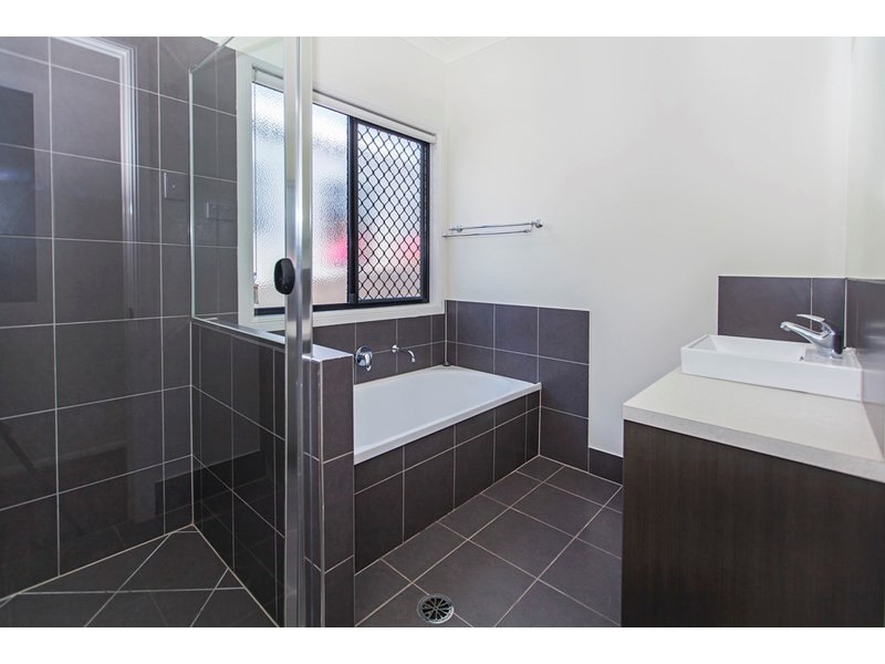 7 Park Edge Drive, Springfield Lakes QLD 4300