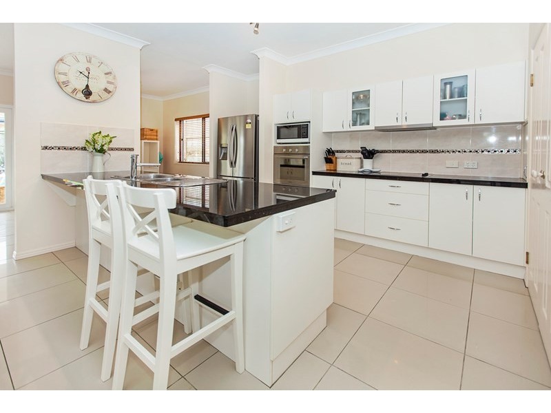 285 Lakeside Avenue, Springfield Lakes QLD 4300