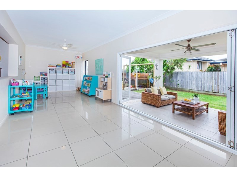 285 Lakeside Avenue, Springfield Lakes QLD 4300