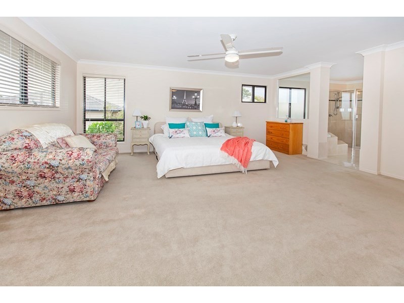 285 Lakeside Avenue, Springfield Lakes QLD 4300