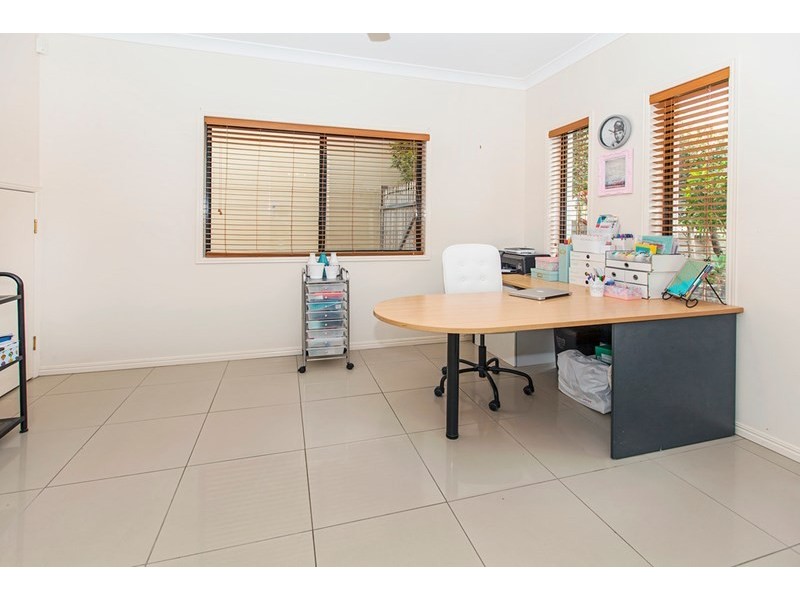 285 Lakeside Avenue, Springfield Lakes QLD 4300