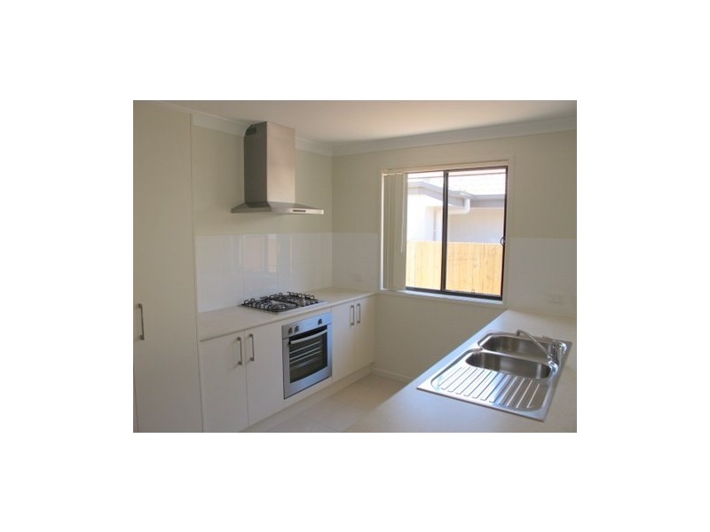 6 Hallvard Crescent, Augustine Heights QLD 4300