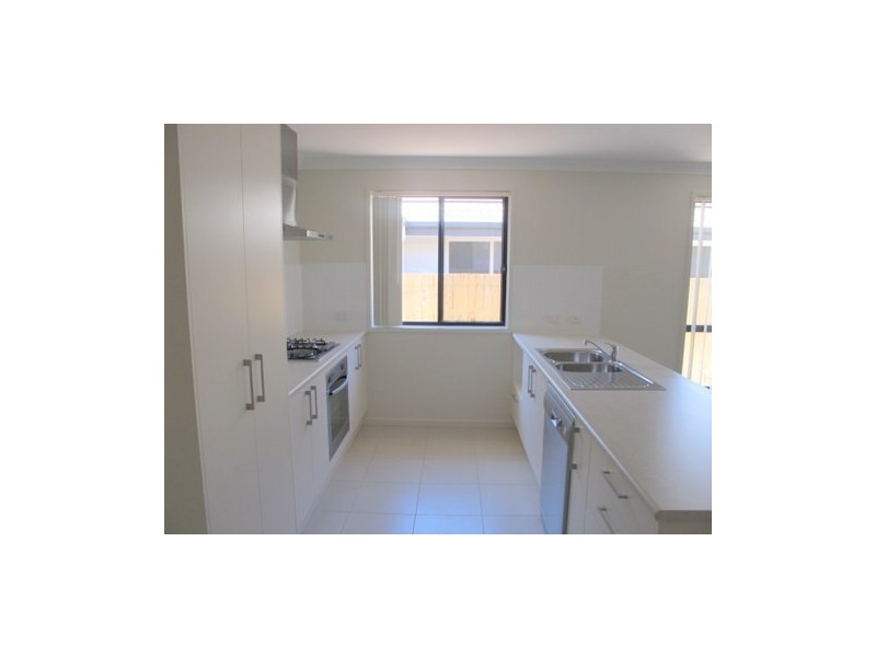 6 Hallvard Crescent, Augustine Heights QLD 4300