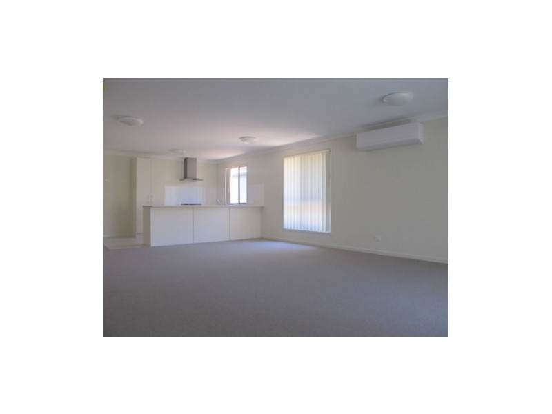 6 Hallvard Crescent, Augustine Heights QLD 4300