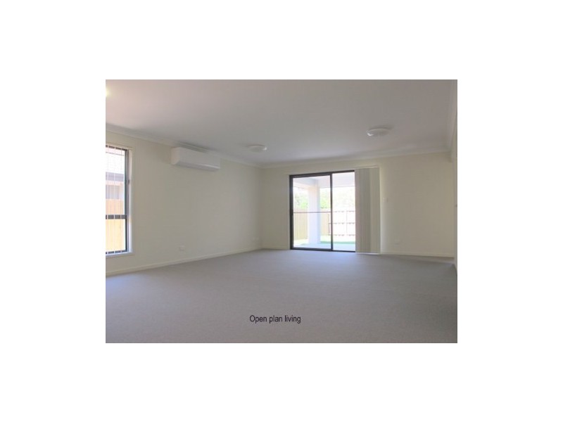 6 Hallvard Crescent, Augustine Heights QLD 4300