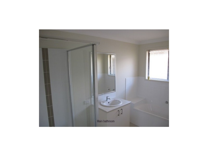 6 Hallvard Crescent, Augustine Heights QLD 4300