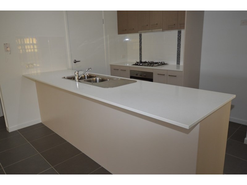 6 Edmund Close, Springfield Lakes QLD 4300