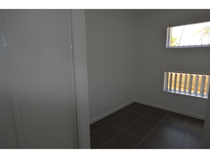 6 Edmund Close, Springfield Lakes QLD 4300