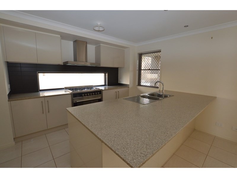 9 Lakeview Place, Springfield Lakes QLD 4300