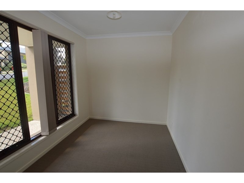 9 Lakeview Place, Springfield Lakes QLD 4300