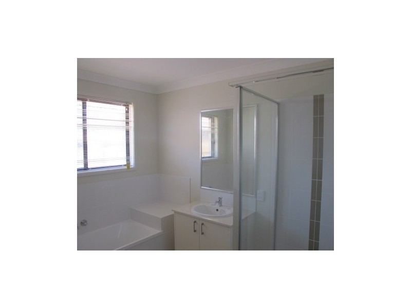 13 Hallvard Crescent, Augustine Heights QLD 4300