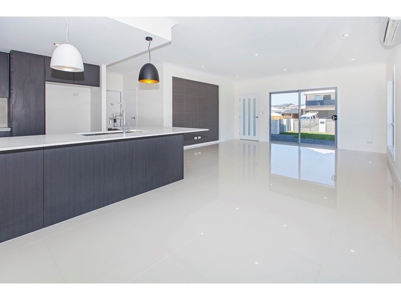 2/ 56 Serene Crescent, Springfield Lakes QLD 4300
