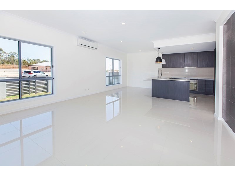 2/ 56 Serene Crescent, Springfield Lakes QLD 4300