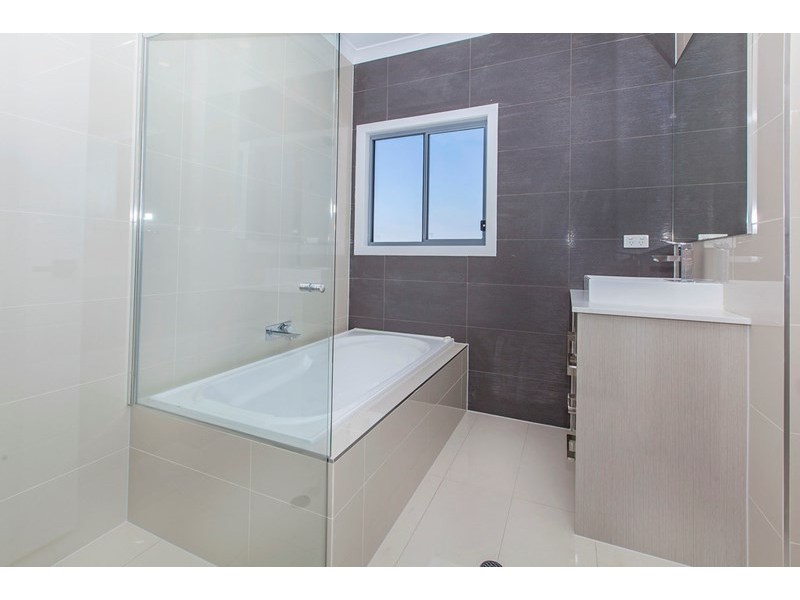 2/ 56 Serene Crescent, Springfield Lakes QLD 4300