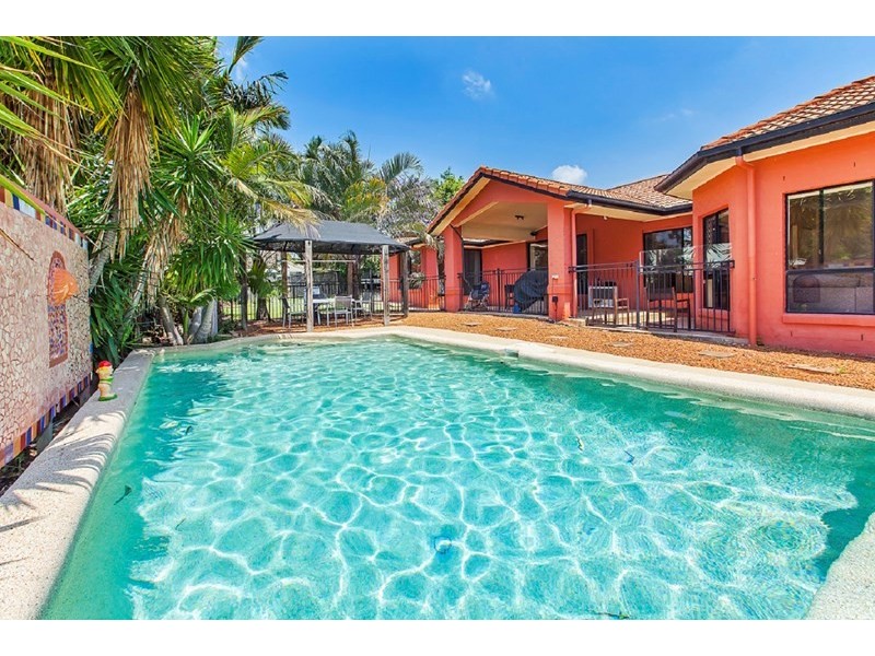 1 Meadowwood Court, Springfield QLD 4300