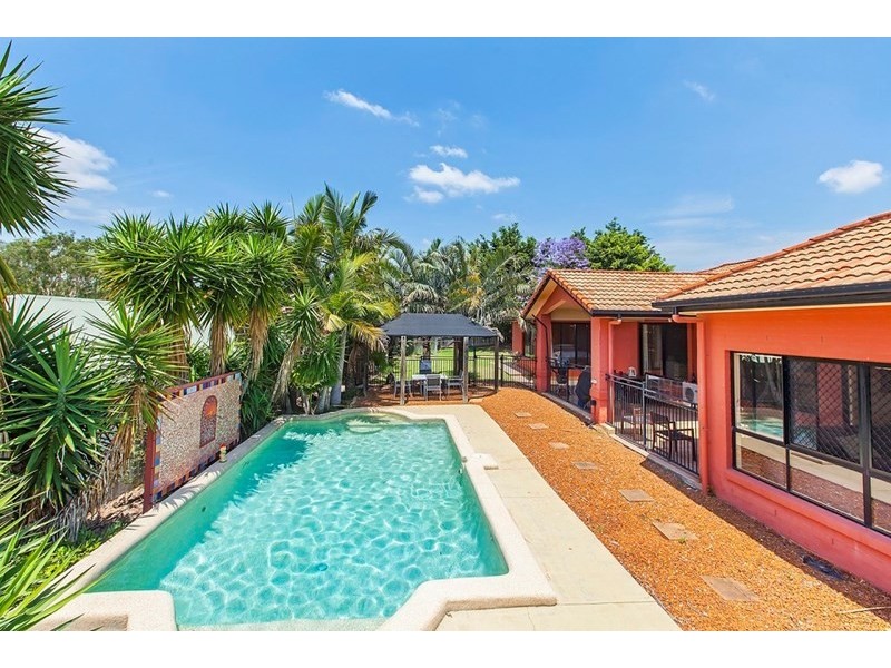 1 Meadowwood Court, Springfield QLD 4300