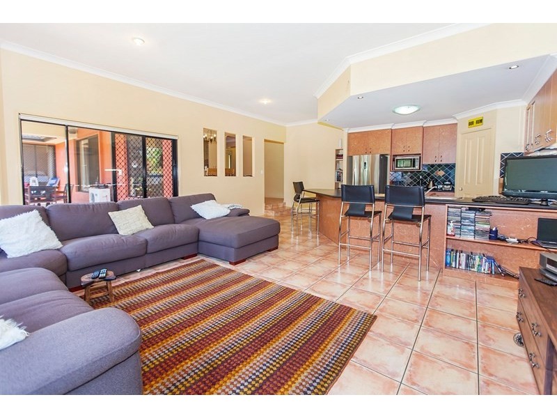 1 Meadowwood Court, Springfield QLD 4300