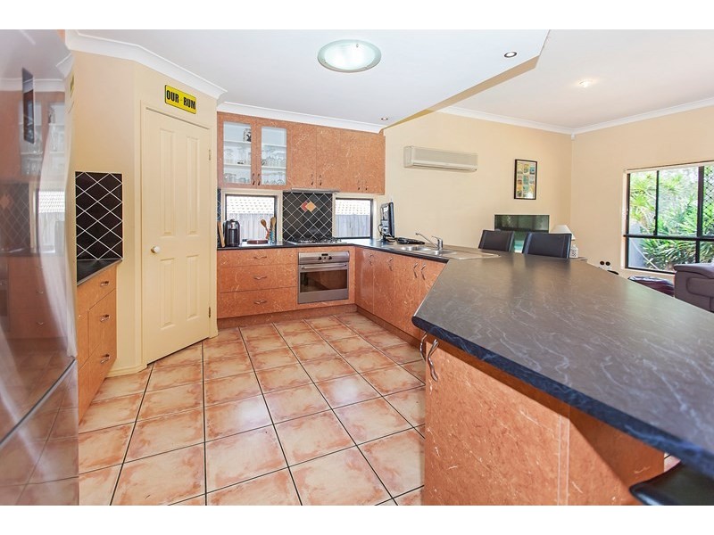 1 Meadowwood Court, Springfield QLD 4300