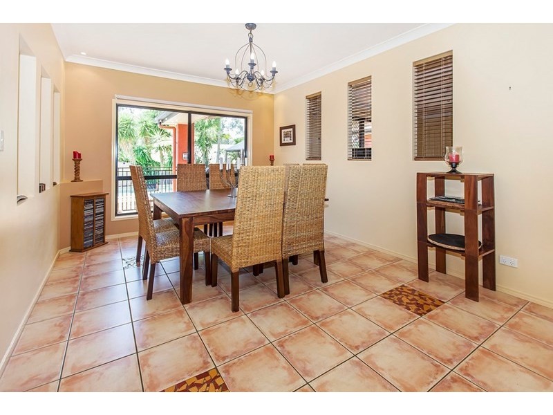 1 Meadowwood Court, Springfield QLD 4300