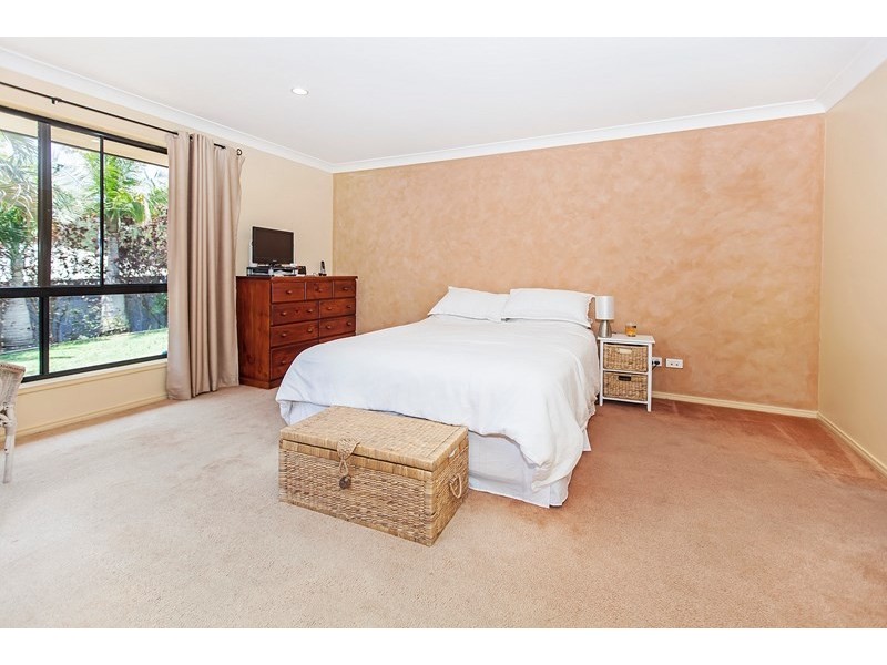 1 Meadowwood Court, Springfield QLD 4300