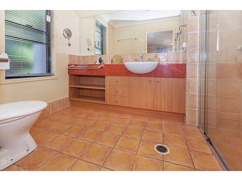 1 Meadowwood Court, Springfield QLD 4300