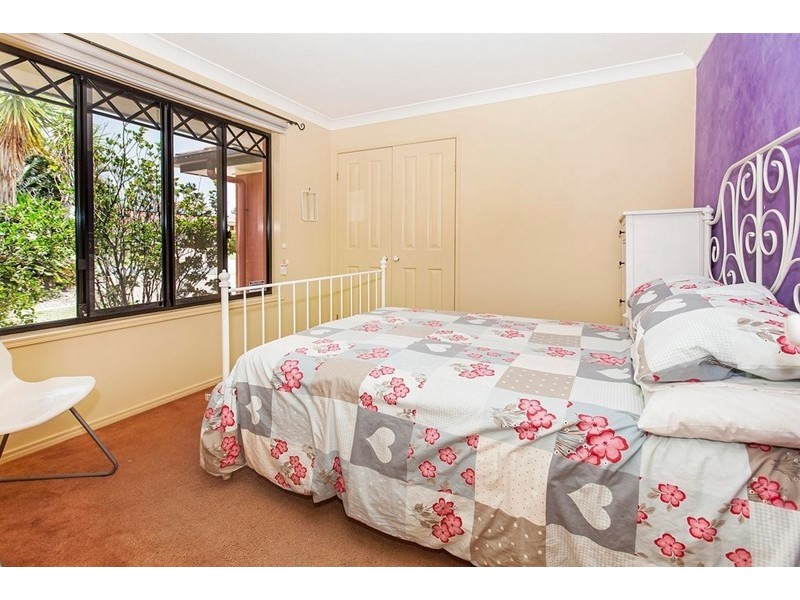 1 Meadowwood Court, Springfield QLD 4300