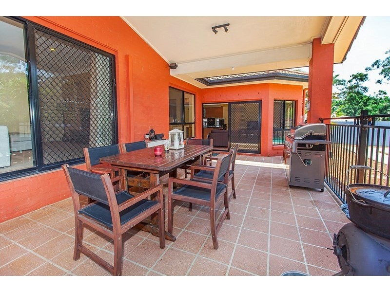 1 Meadowwood Court, Springfield QLD 4300