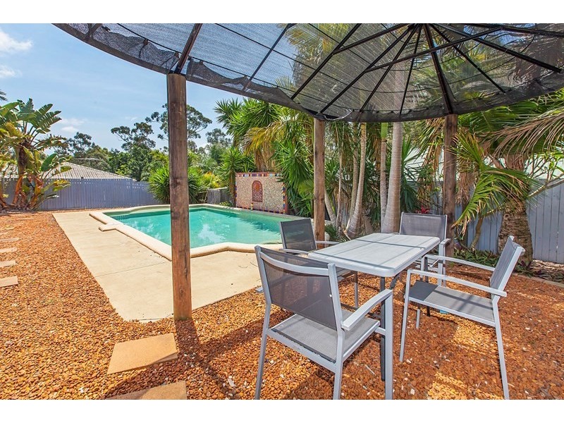 1 Meadowwood Court, Springfield QLD 4300