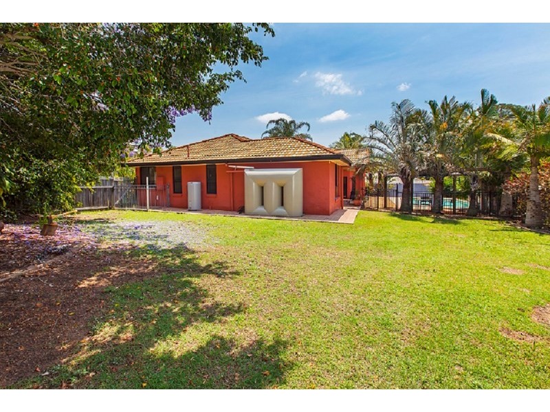 1 Meadowwood Court, Springfield QLD 4300