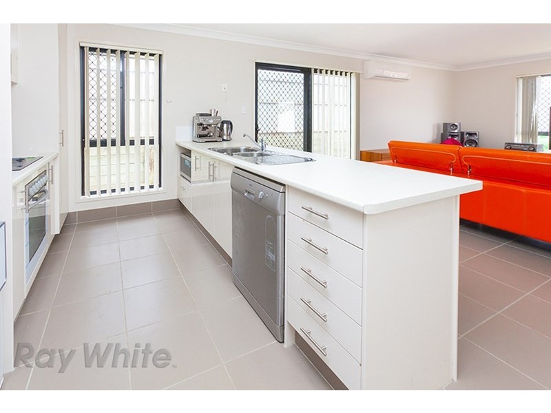 2 Alton Towers Street, Springfield Lakes QLD 4300
