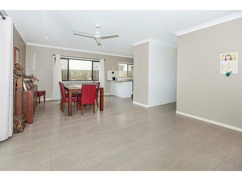 226 Lakeside Avenue, Springfield Lakes QLD 4300