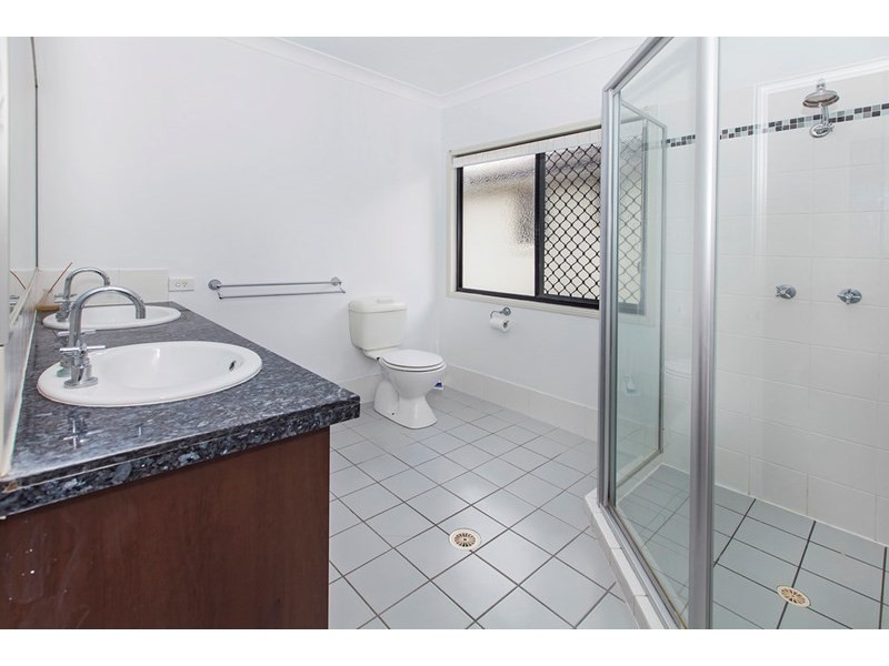 226 Lakeside Avenue, Springfield Lakes QLD 4300